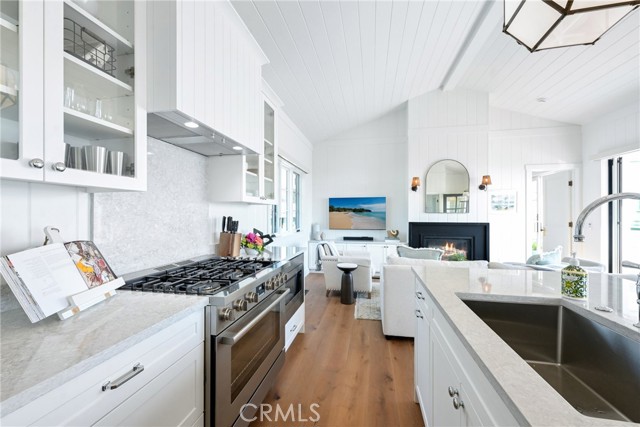 Detail Gallery Image 23 of 43 For 360 Cliff, Laguna Beach,  CA 92651 - 3 Beds | 3 Baths