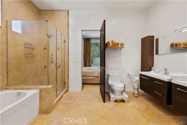 Detail Gallery Image 5 of 25 For 5353 Shirley, Tarzana,  CA 91356 - 5 Beds | 4 Baths