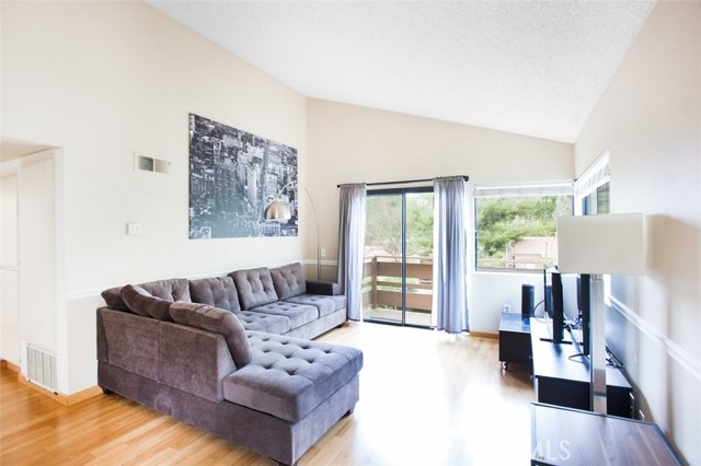 Detail Gallery Image 3 of 26 For 22733 Lakeway Dr #356,  Diamond Bar,  CA 91765 - 2 Beds | 1 Baths