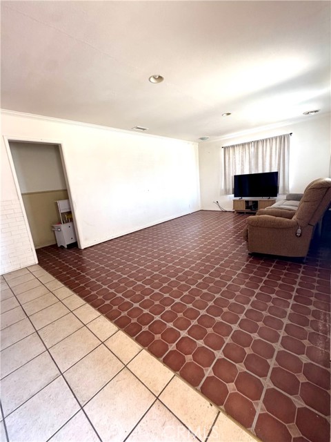 Detail Gallery Image 4 of 24 For 10811 Milano Ave, Norwalk,  CA 90650 - 4 Beds | 2 Baths