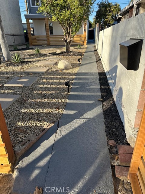 Detail Gallery Image 2 of 5 For 2208 W Olympic, Montebello,  CA 90640 - 3 Beds | 1/1 Baths