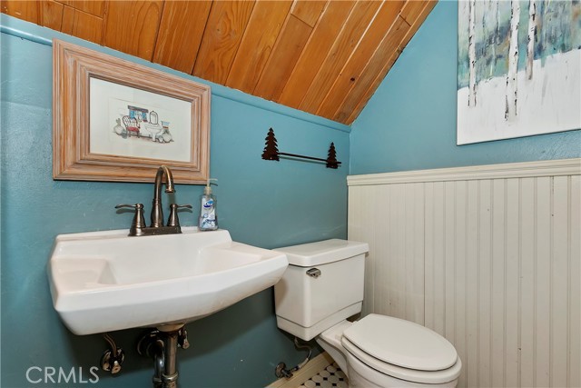 Detail Gallery Image 20 of 27 For 1068 Oak Ln, Lake Arrowhead,  CA 92326 - 3 Beds | 1/1 Baths