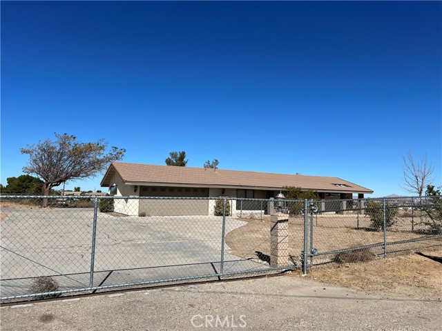 Detail Gallery Image 1 of 25 For 18530 Eucalyptus St, Hesperia,  CA 92345 - 3 Beds | 2/1 Baths