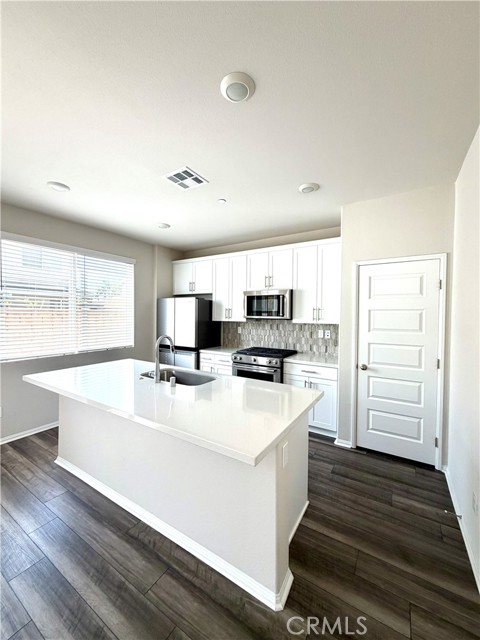 Detail Gallery Image 4 of 16 For 2872 Schmidt Privado, Ontario,  CA 91761 - 3 Beds | 2/1 Baths