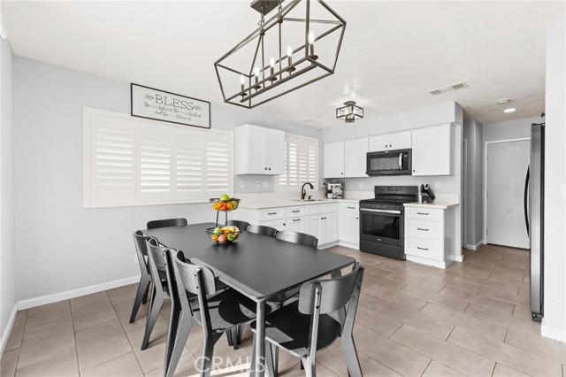 Detail Gallery Image 17 of 59 For 823 Pathfinder Way, Corona,  CA 92878 - 3 Beds | 2/1 Baths