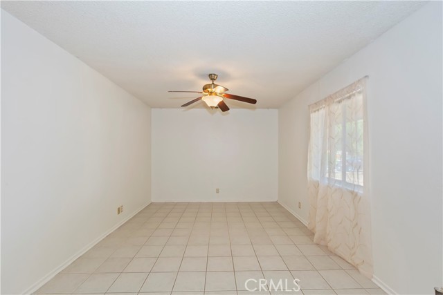 7486 Earhart Avenue, Hesperia CA: https://media.crmls.org/medias/eda67a8d-49d3-4a5e-8add-93c1e215c730.jpg