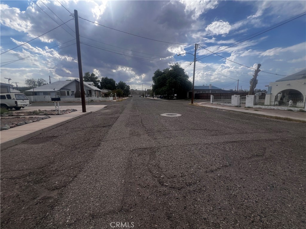 https://media.crmls.org/medias/eda6a60a-d26a-4831-8b1e-8f224be8a959.jpg?preset=X-Large