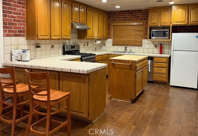 Detail Gallery Image 6 of 7 For 7053 Darnoch Way, West Hills,  CA 91307 - 3 Beds | 2 Baths