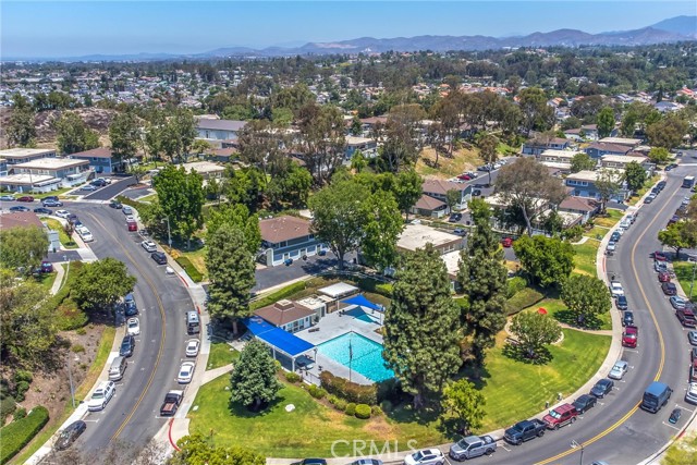 23017 Via Pimiento, Mission Viejo CA: https://media.crmls.org/medias/eda700b7-d56d-4882-b5a3-81faf749d27d.jpg