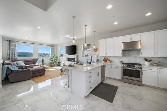 Detail Gallery Image 9 of 29 For 997 Canyon Lane, Pismo Beach,  CA 93449 - 3 Beds | 2 Baths