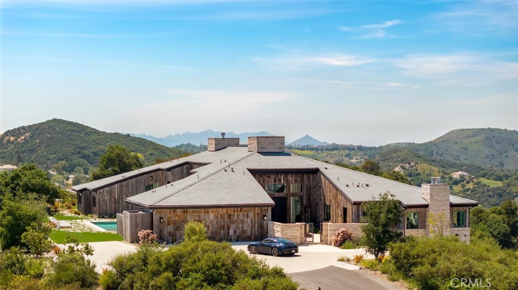 3121 Old Topanga Canyon Road — architectural residence