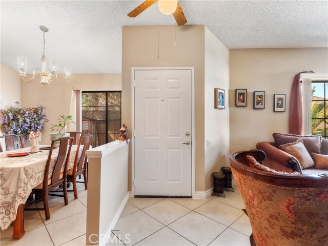 16873 Silica Drive, Victorville CA: https://media.crmls.org/medias/eda88ac3-91ce-46a7-afdc-0a87e24d410e.jpg