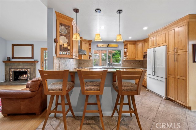Detail Gallery Image 4 of 30 For 9911 Constitution Dr, Huntington Beach,  CA 92646 - 4 Beds | 2 Baths