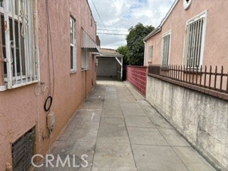 https://media.crmls.org/medias/eda9d1a4-59be-4bac-ab0b-bfbbca2898b6.jpg?preset=X-Large