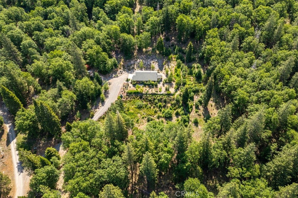 https://media.crmls.org/medias/edab5ead-02b3-48e6-b606-ce12ca73dc36.jpg?preset=X-Large