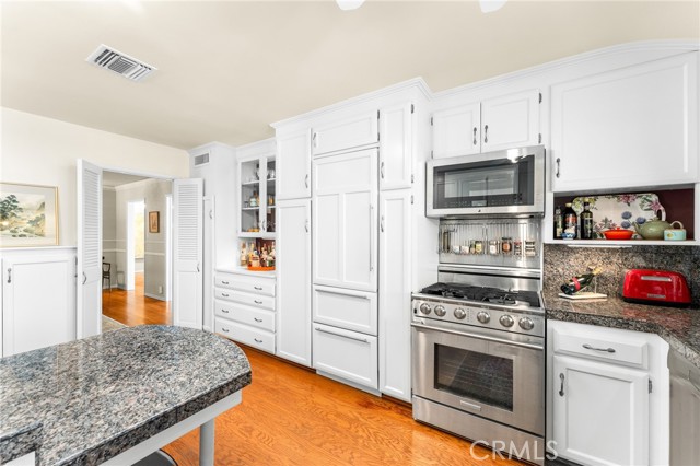 1215 Mira Monte Drive, Redlands CA: https://media.crmls.org/medias/edabcca7-65e4-4310-b8e1-cf72fe467b0e.jpg
