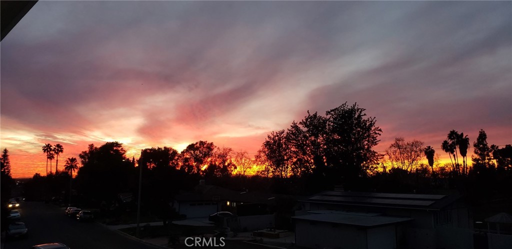 https://media.crmls.org/medias/edabd01a-4397-4d7f-9486-76b65708156e.jpg?preset=X-Large
