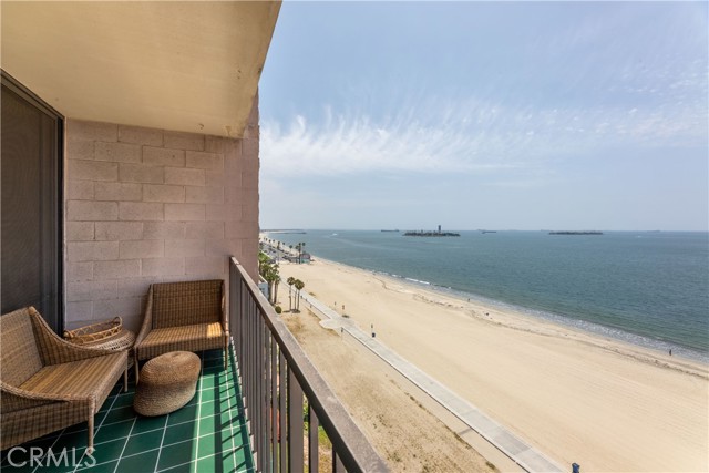 1750 E Ocean Boulevard, Long Beach CA: https://media.crmls.org/medias/edabef6c-8d6d-47dd-9717-5b0810df4b6a.jpg