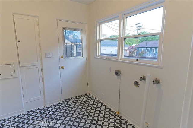 550 N 1st Avenue, Upland CA: https://media.crmls.org/medias/edac368a-4264-4c23-9986-60663d5222cb.jpg