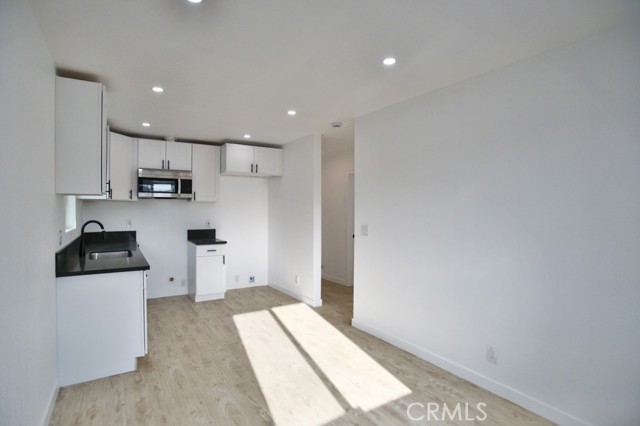11114 Willowbrook Avenue, Los Angeles CA: https://media.crmls.org/medias/edac7c7b-cf7e-45ea-a980-4db03280c580.jpg