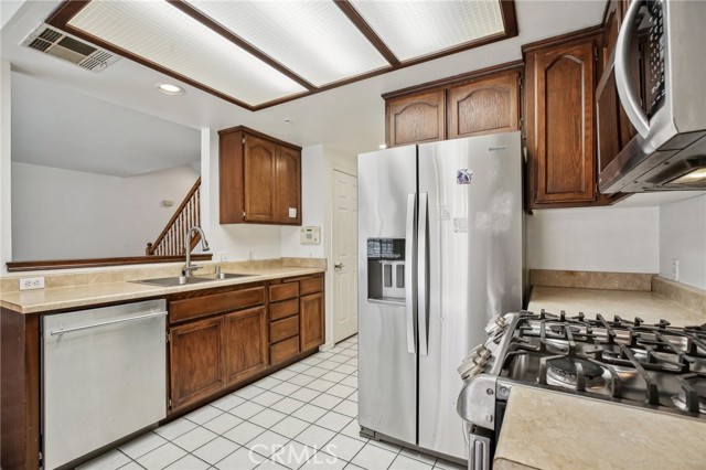 Detail Gallery Image 12 of 34 For 17556 Van Buren Ln, Huntington Beach,  CA 92647 - 2 Beds | 2/1 Baths