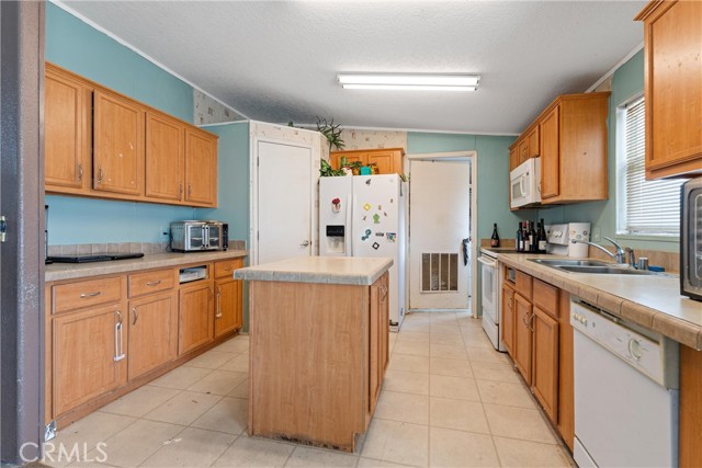 Detail Gallery Image 7 of 13 For 14556 E Tehachapi Blvd #105,  Tehachapi,  CA 93561 - 4 Beds | 2 Baths