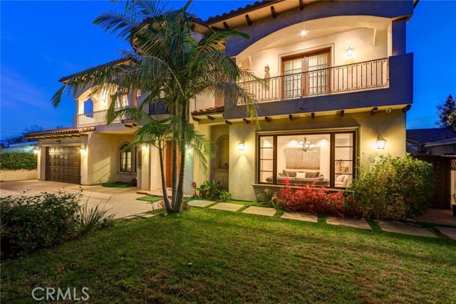 Detail Gallery Image 2 of 52 For 12530 Collins St, Valley Glen,  CA 91607 - 6 Beds | 5/1 Baths