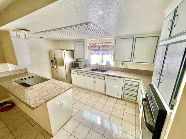 Detail Gallery Image 5 of 27 For 4317 Valentine Ln, Hemet,  CA 92544 - 3 Beds | 2 Baths