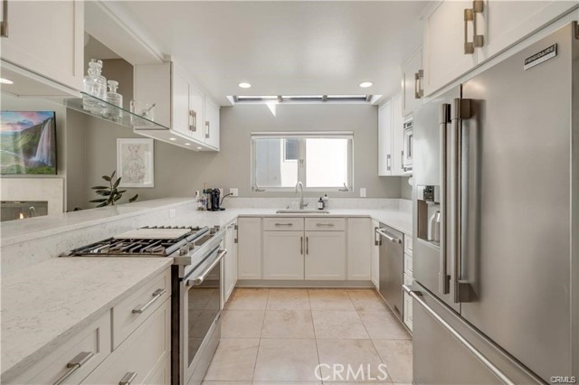 Detail Gallery Image 6 of 22 For 505 .5 Poinsettia Ave, Corona Del Mar,  CA 92625 - 2 Beds | 2/1 Baths