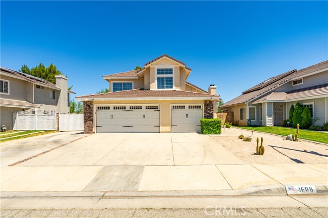 1609 Silvia Avenue, Lancaster CA: https://media.crmls.org/medias/edae1a5b-bf6b-46bc-905c-f8908f7be5c3.jpg