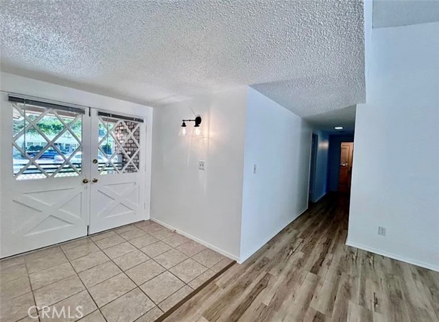 Detail Gallery Image 8 of 13 For 20553 Oxnard St, Woodland Hills,  CA 91367 - 3 Beds | 2 Baths