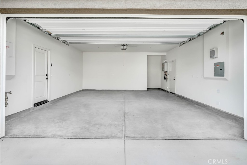 https://media.crmls.org/medias/edae3f4f-ef3e-428e-ba21-4a982d9cad4a.jpg?preset=X-Large