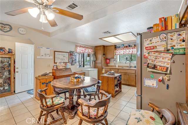 Detail Gallery Image 12 of 31 For 11870 9th, Hesperia,  CA 92345 - 3 Beds | 2 Baths