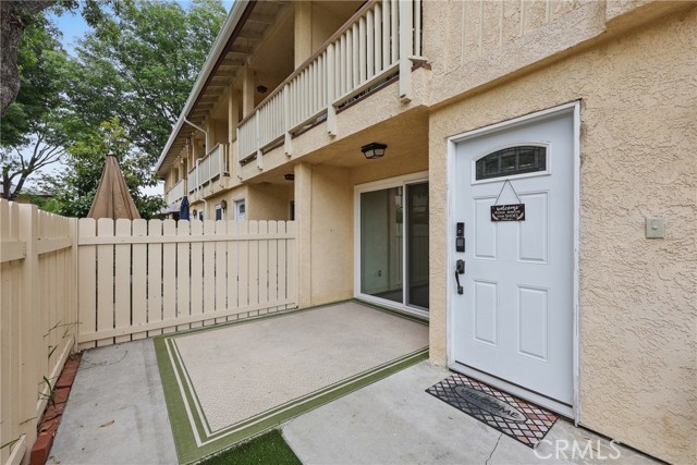 Detail Gallery Image 3 of 47 For 8121 Canby Ave #4,  Reseda,  CA 91335 - 3 Beds | 3 Baths
