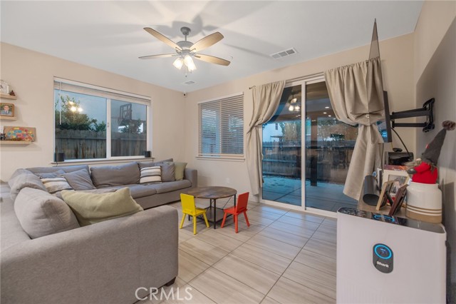 Detail Gallery Image 14 of 42 For 3433 W Milan, Visalia,  CA 93277 - 3 Beds | 2/1 Baths