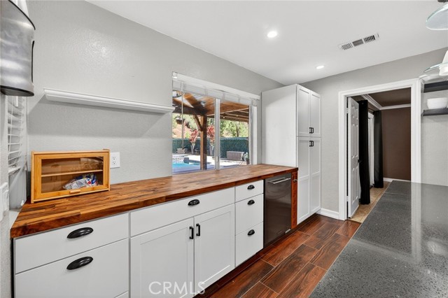 Detail Gallery Image 10 of 68 For 31386 Corte San Leandro, Temecula,  CA 92592 - 4 Beds | 2/1 Baths