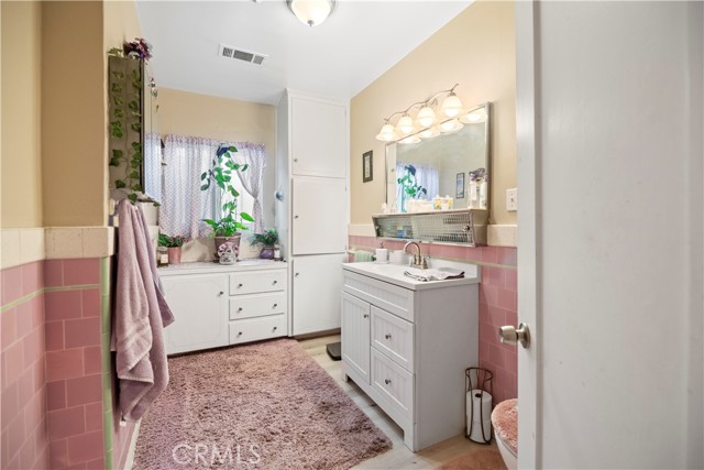Detail Gallery Image 11 of 22 For 1762 N Lugo Ave, San Bernardino,  CA 92404 - 3 Beds | 2 Baths