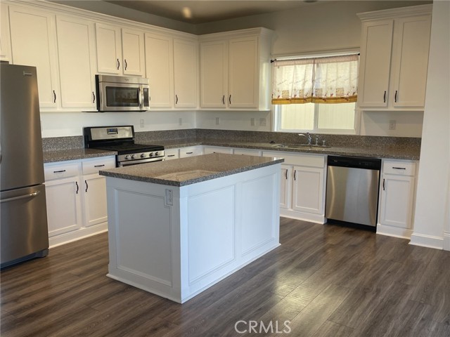 Detail Gallery Image 5 of 10 For 36250 Pursh Dr, Lake Elsinore,  CA 92532 - 5 Beds | 3 Baths