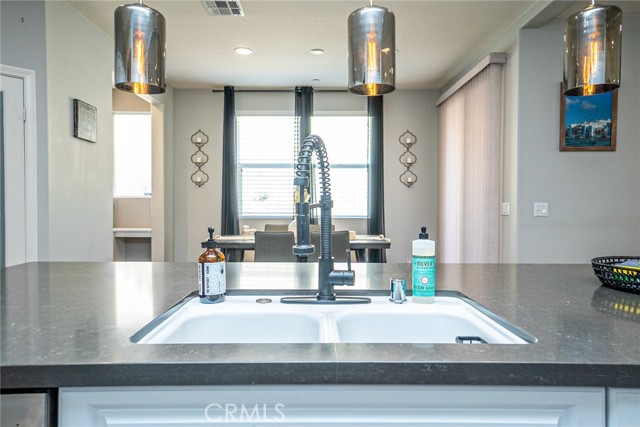 Detail Gallery Image 4 of 49 For 4788 Condor, Fontana,  CA 92336 - 3 Beds | 2/1 Baths