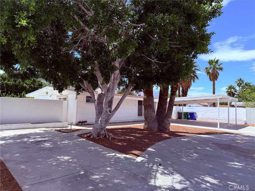 https://media.crmls.org/medias/edb0412e-bc53-406b-9666-a6262efb03b7.jpg?preset=X-Large