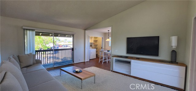 23230 Orange Avenue, Lake Forest CA: https://media.crmls.org/medias/edb04cf5-7853-42f9-9610-5f4f8bc8d5b3.jpg