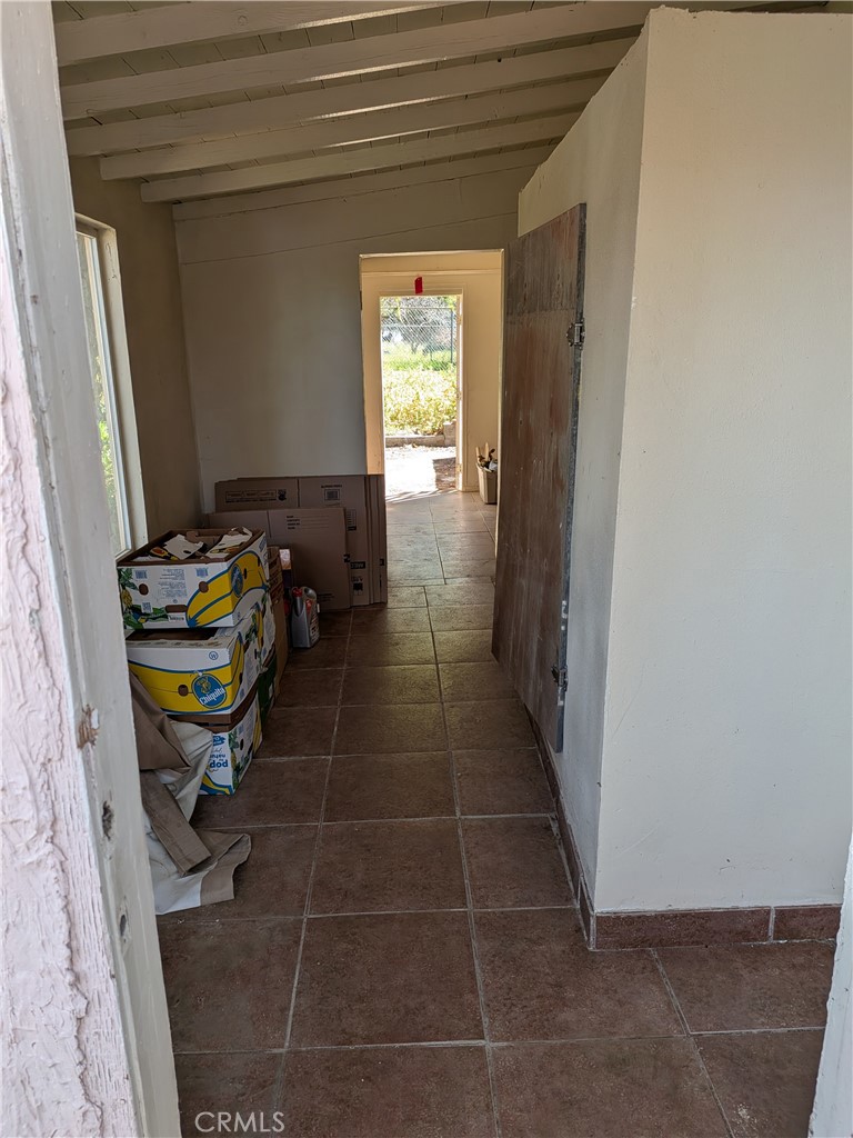 https://media.crmls.org/medias/edb09c45-a67c-4427-989b-253a9b429f74.jpg?preset=X-Large