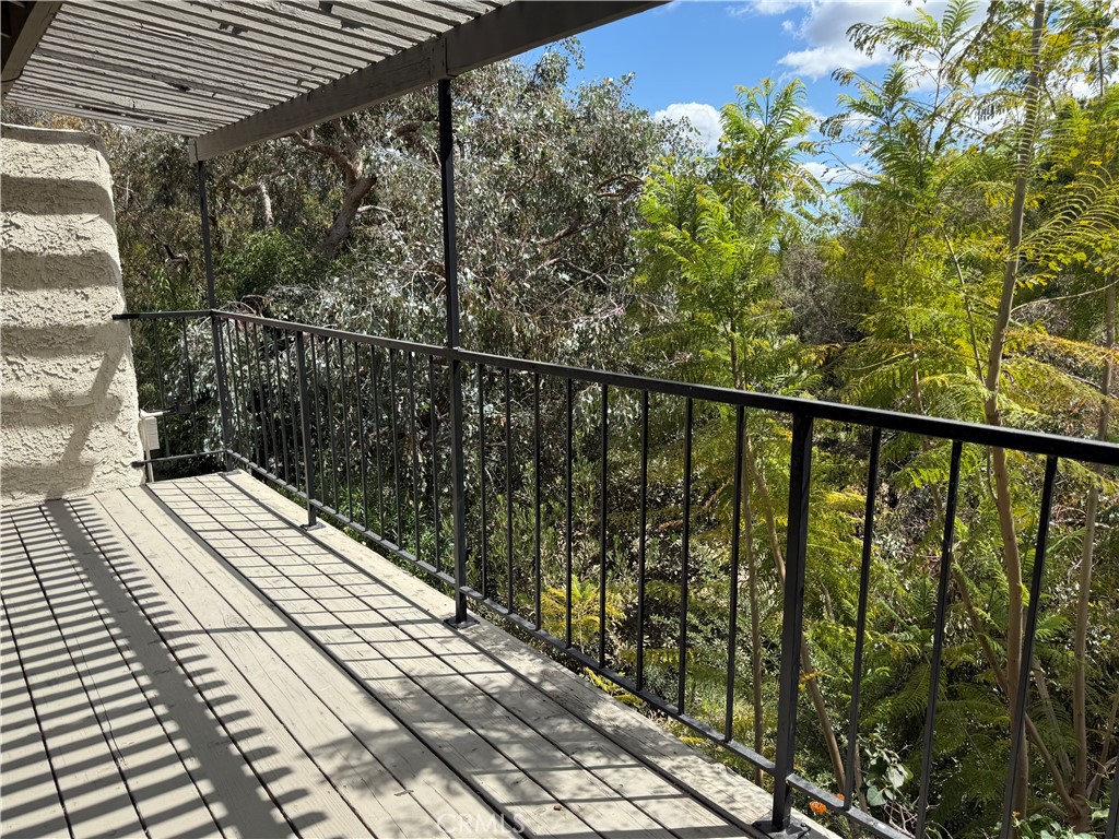 https://media.crmls.org/medias/edb0a521-8243-44ca-919b-c2adfa91ee06.jpg?preset=X-Large