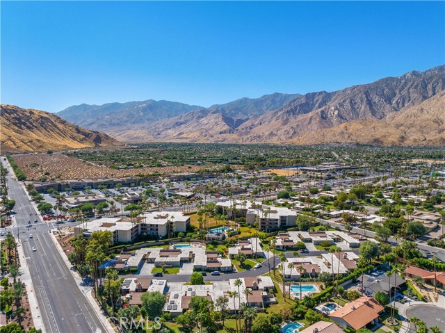2455 Via Sonoma, Palm Springs CA: https://media.crmls.org/medias/edb0aa67-3a1c-47e9-a3dd-eba4a9e75666.jpg
