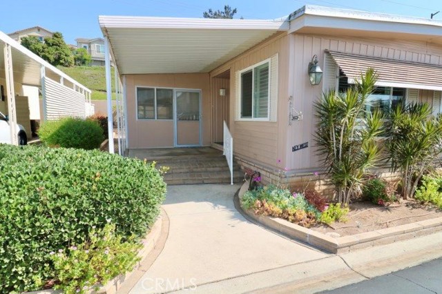 Detail Gallery Image 4 of 41 For 3744 Lake Grove Dr #21,  Yorba Linda,  CA 92886 - 2 Beds | 2 Baths