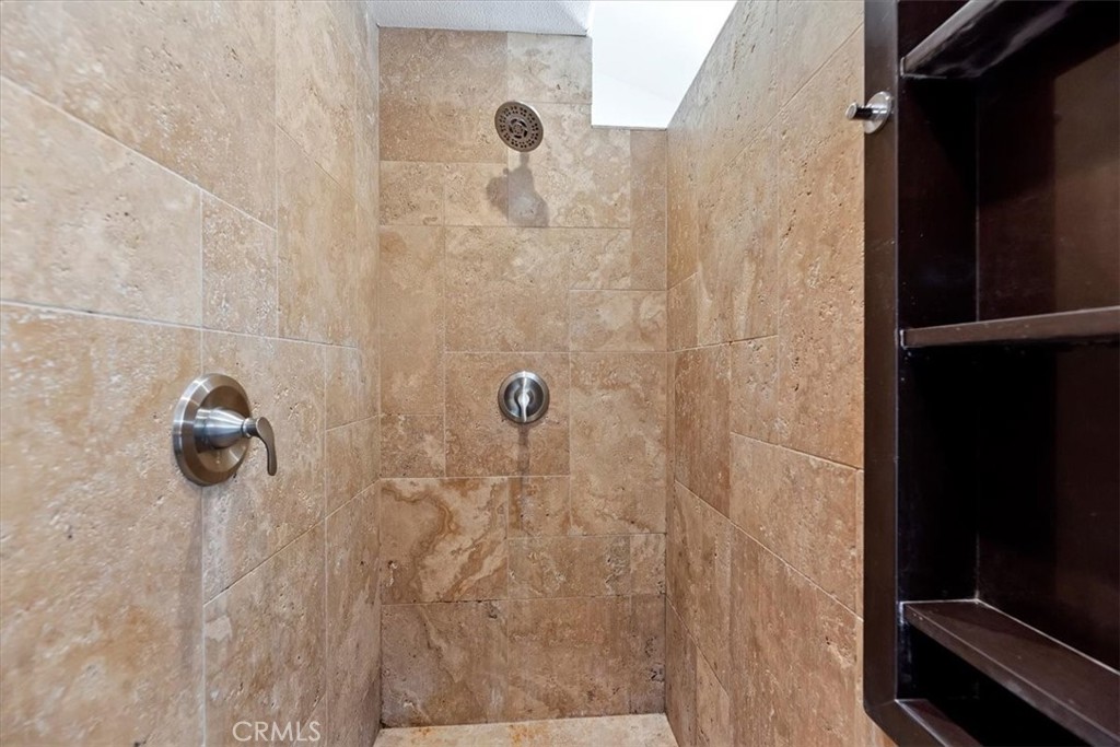 https://media.crmls.org/medias/edb1f27d-0211-40dd-bc00-e562c9ddb961.jpg?preset=X-Large