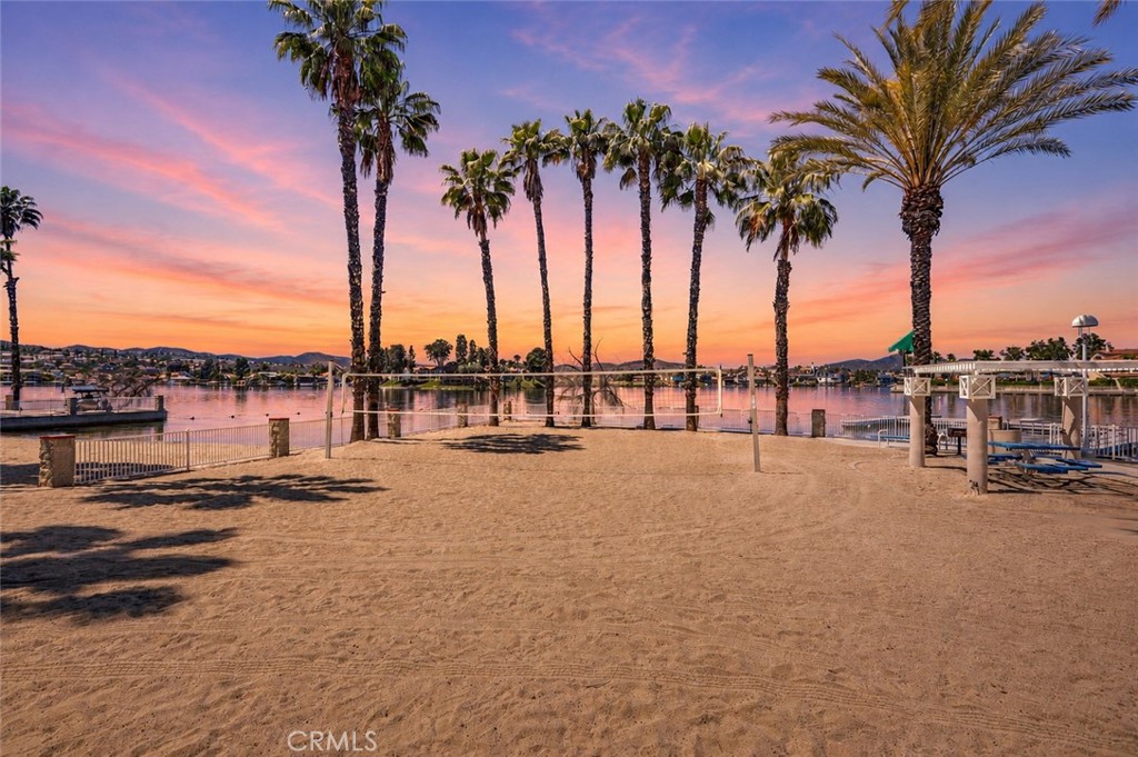 https://media.crmls.org/medias/edb24ff2-438a-4960-a6ac-355f6d927a5c.jpg?preset=X-Large