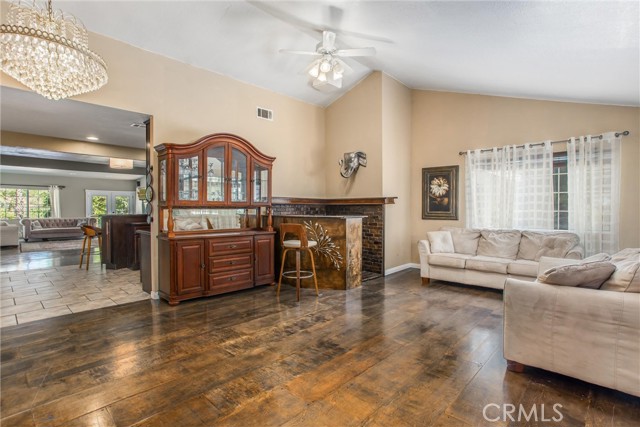 Detail Gallery Image 4 of 46 For 11425 Bryant St, Yucaipa,  CA 92399 - 4 Beds | 4 Baths