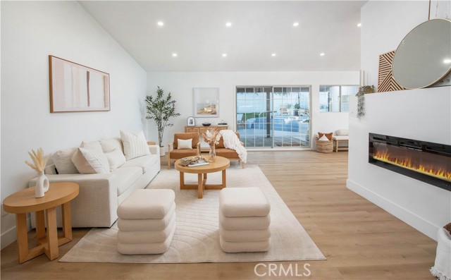 9355 Ruffner Avenue, Northridge CA: https://media.crmls.org/medias/edb32e06-7c7b-4f0a-93d2-796580f320f3.jpg