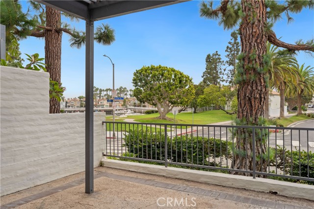 Detail Gallery Image 3 of 33 For 5422 Heron Bay #23,  Long Beach,  CA 90803 - 4 Beds | 3/1 Baths